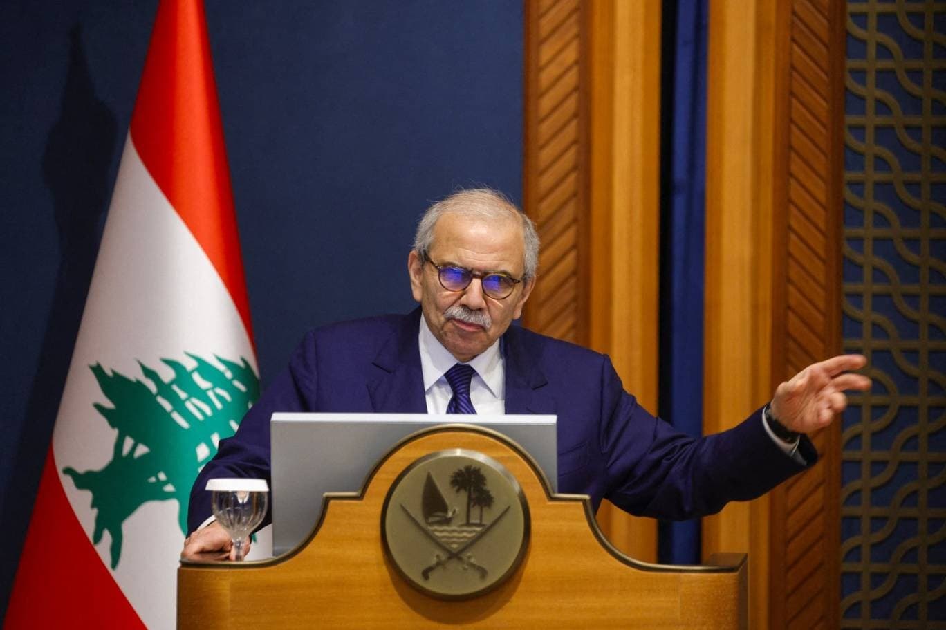 لبنان بين الغارات والمفاوضات