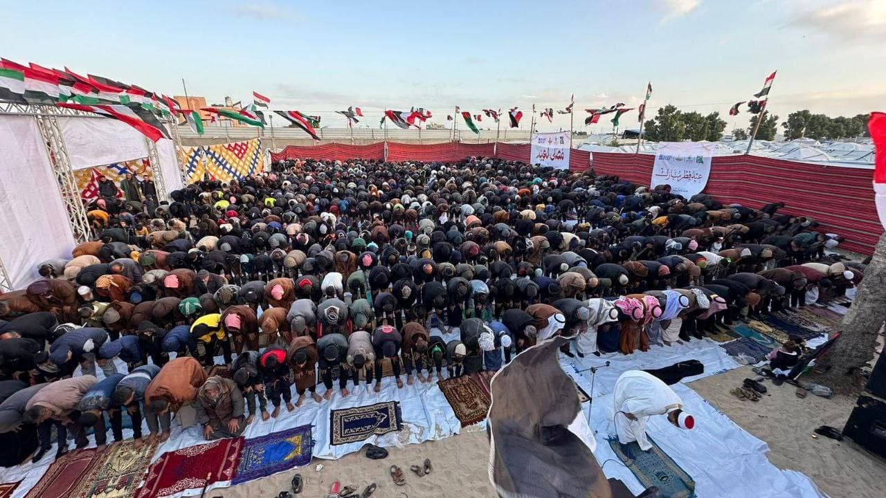 تكبيرات العيد تتحدى الدمار في غزة وتعلو فوق الركام والخيام