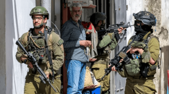 إصابة شاب فلسطيني برصاص الاحتلال في بلدة الرام شمال القدس.. تفاصيل ليلة دامية