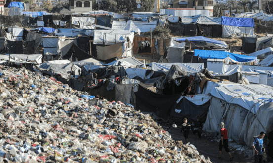 انهيار المنظومة الصحية والبيئية في قطاع غزة