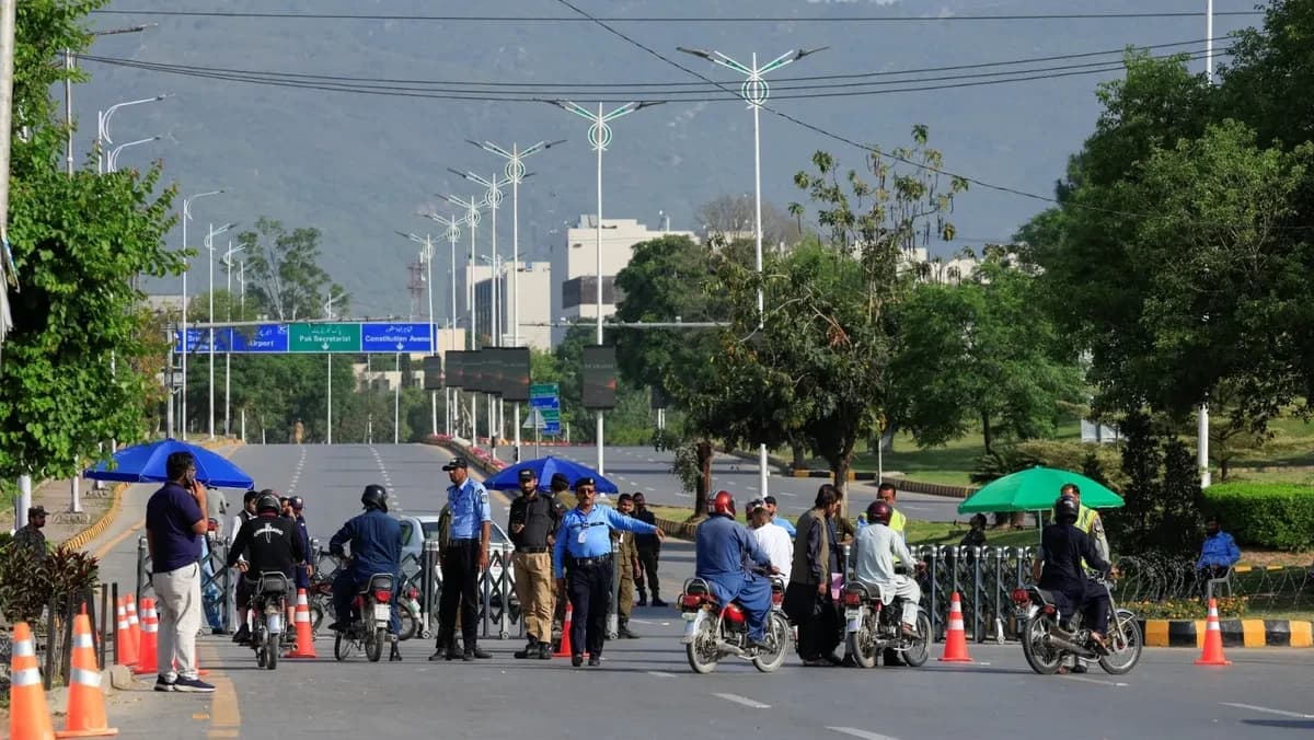خلال 36 ساعة.. وفد أمريكي يصل إسلام أباد لجولة ثانية من المحادثات مع إيران: نقاط تفتيش في العاصمة الباكستانية إسلام آباد، 23 أبريل 2026 - Reuters