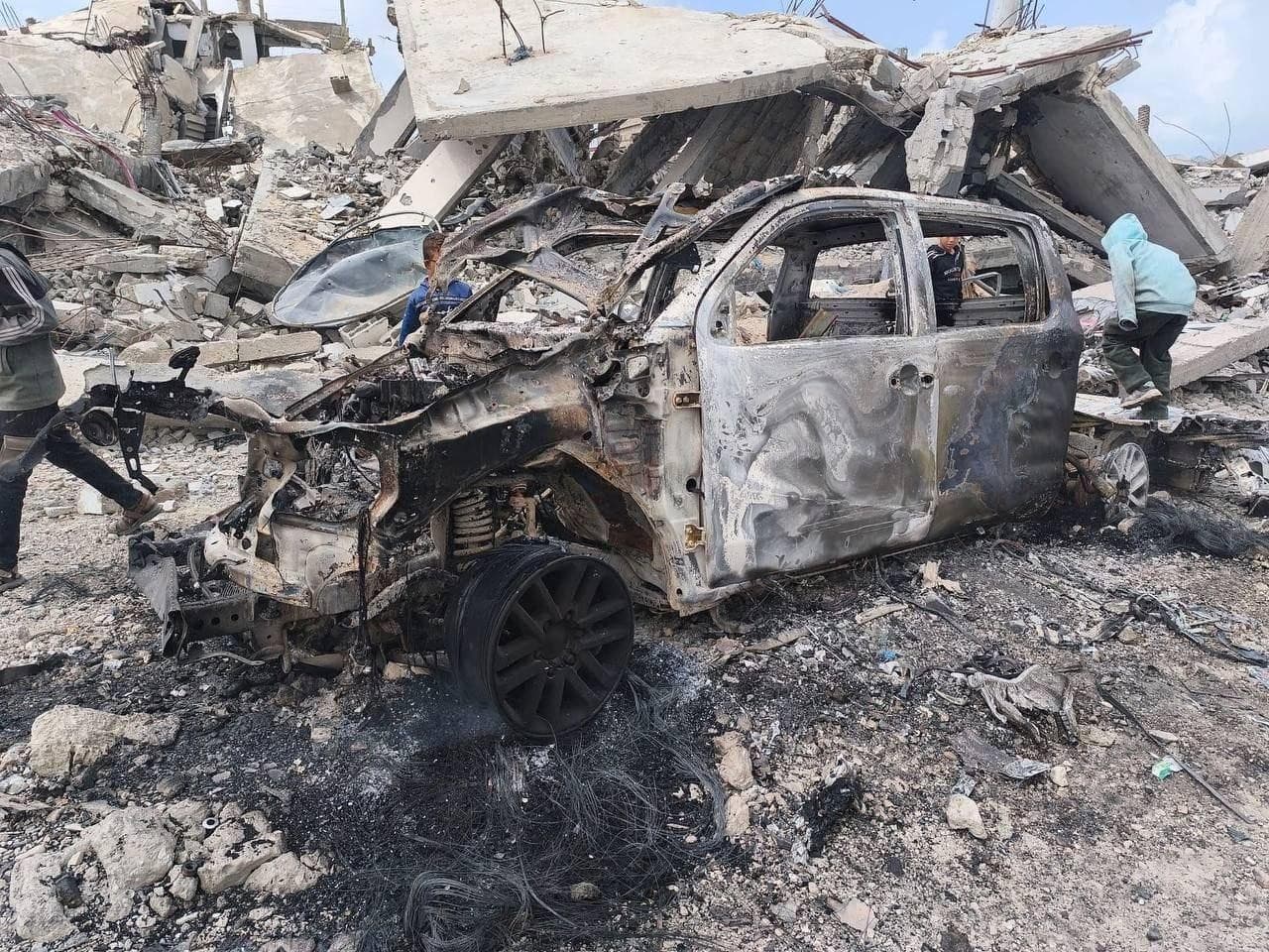 مركبة العملاء بعد استهدافها بقذيفة تاندوم القسامية