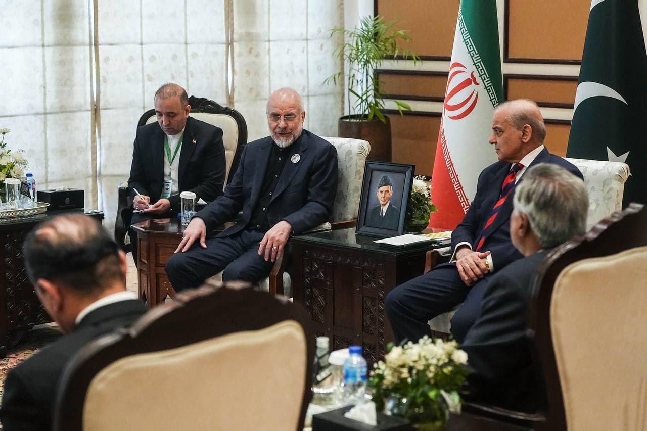 مطالب أمريكية مفرطة تعرقل التقدم.. تبادل رسائل مكثف بين الوفدين الأمريكي والإيراني عبر باكستان