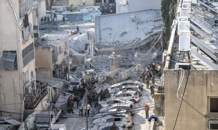 إسرائيل: جانب من الدمار الذي خلفه الهجوم الإيراني على تل أبيب (الأناضول)