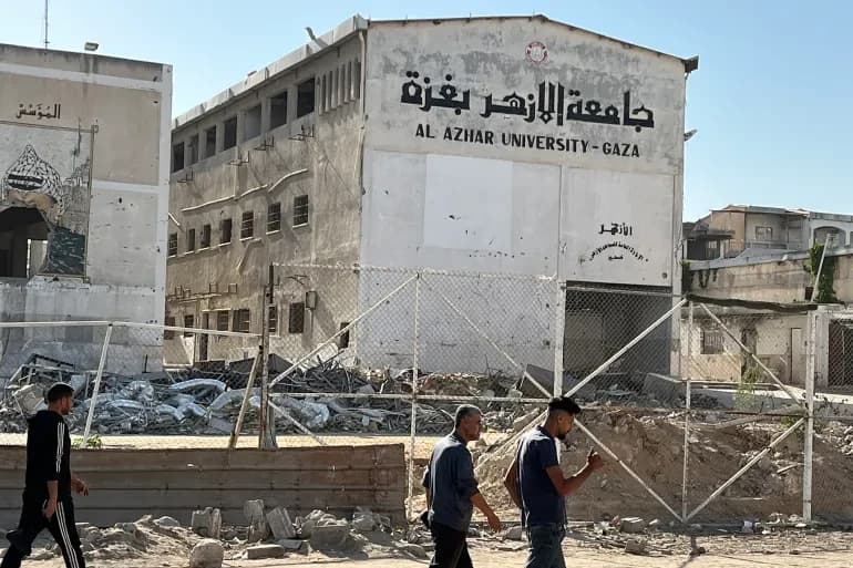 قبل الحرب كان في قطاع غزة 18 أكاديمية بين جامعة وكلية تخدم نحو 87 ألف طالب (الجزيرة)