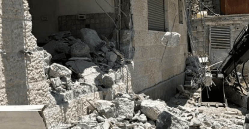 الاحتلال يجبر مقدسيا من حي البستان