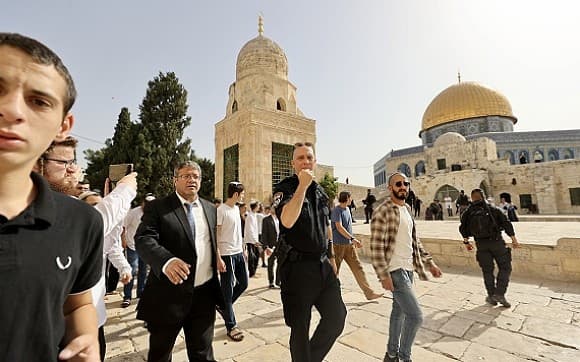 بن غفير يقتحم الأقصى: كيف يعيد الاحتلال رسم واقع جديد وفرض التقسيم؟