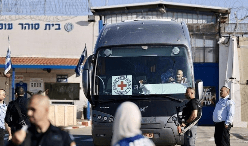 الاحتلال يفرج عن 15 أسيرا من قطاع غزة