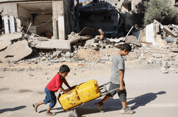 شُحّ المياه يدفع غزة إلى حافة الكارثة
