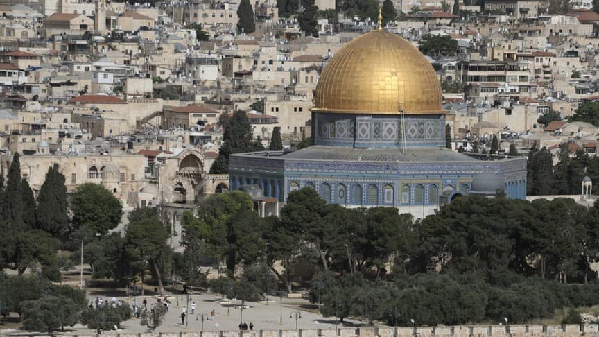 مئات الإسرائيليين يقتحمون البلدة القديمة بالقدس ويهتفون "الموت للعرب"