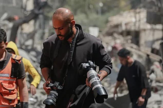 بعدسته فضح إبادة غزة.. المصور ساهر الغرة فلسطيني يفوز ببوليتزر 2026