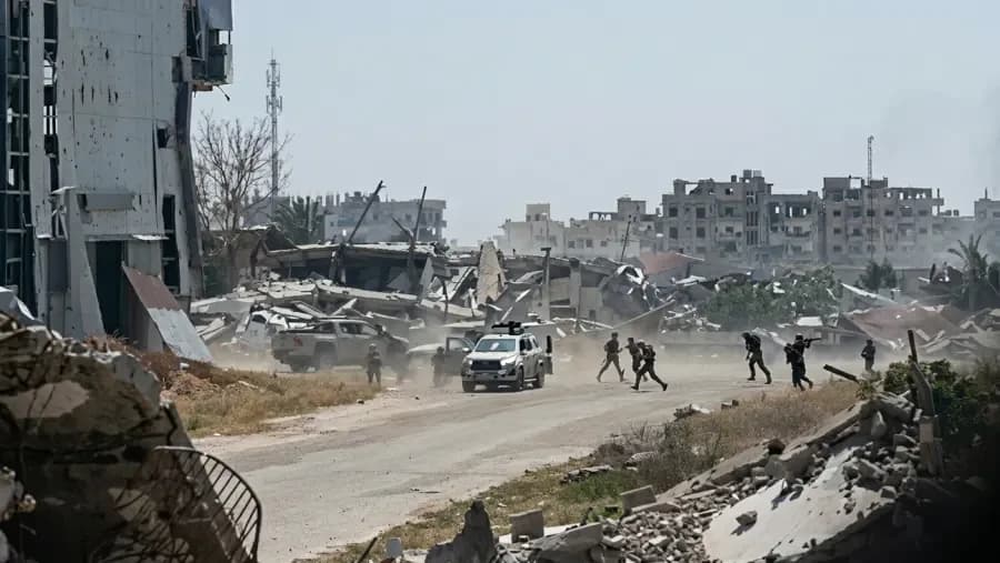 لقطة من المشهد الذي بثته قوة رادع لحظة استهداف مجموعة متعاونة مع الاحتلال