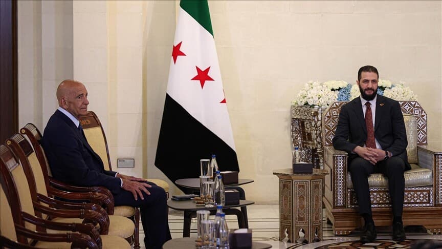 أحمد الشرع والمبعوث الأمريكي إلى بلاده توماس باراك