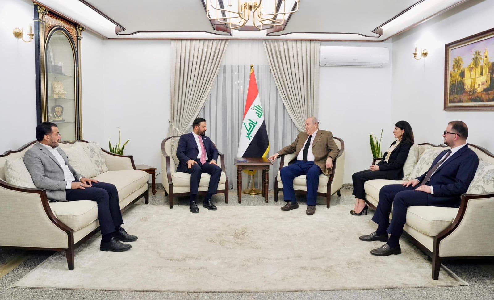 إياد علاوي يستقبل علي الزيدي