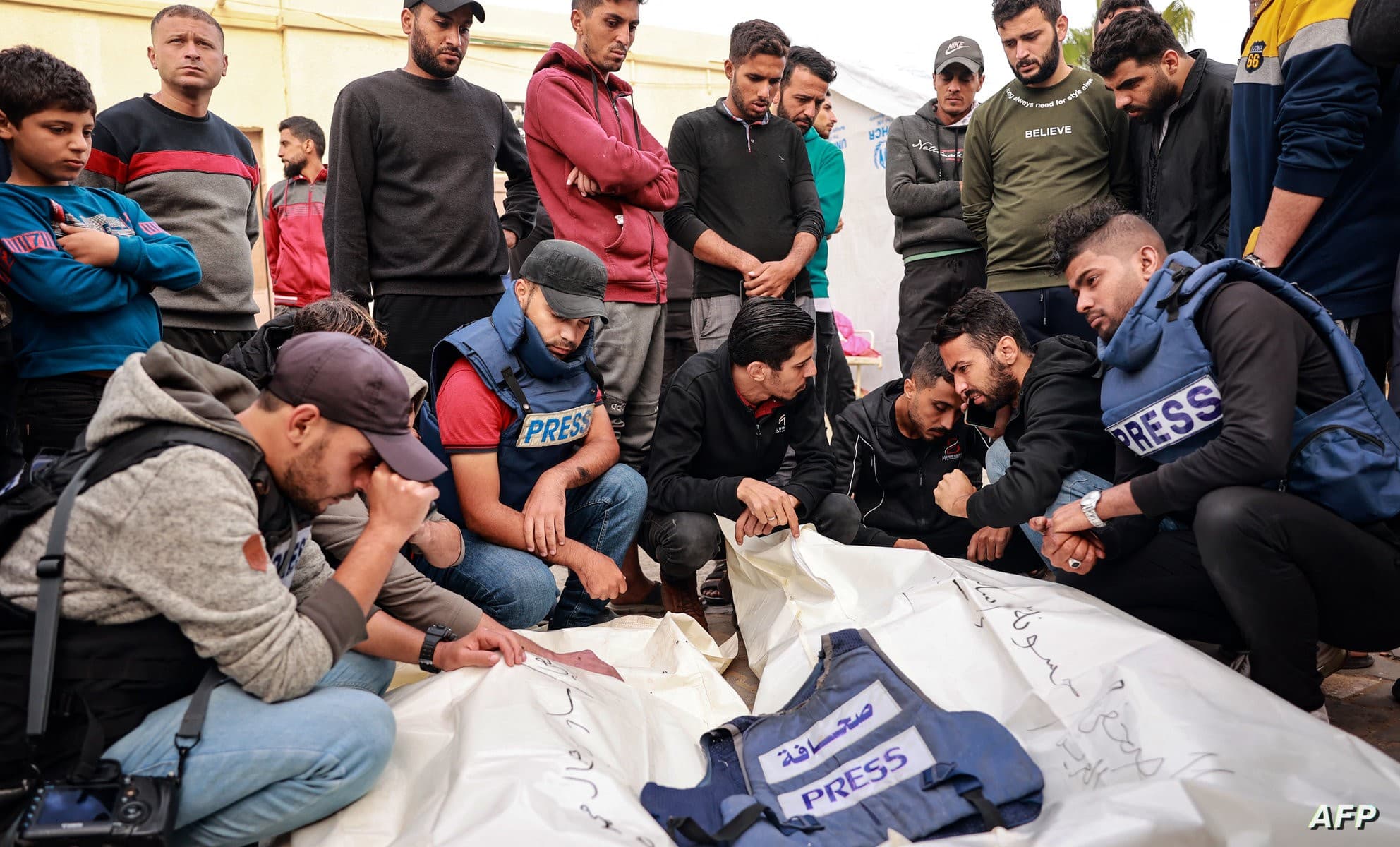 في غزة تتجرد شعارات حرية الصحافة من كل معنى أمام دماء شهداء الاعلام