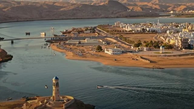 استهداف ناقلة في خليج عمان.. واشنطن تفرض حصارها بالقوة وتفتح جبهة بحرية جديدة مع إيران