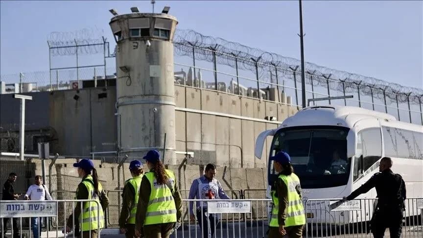 سوء الطعام ونقص الملابس الصيفية يفاقمان معاناة الأسرى الفلسطينيين في سجن النقب