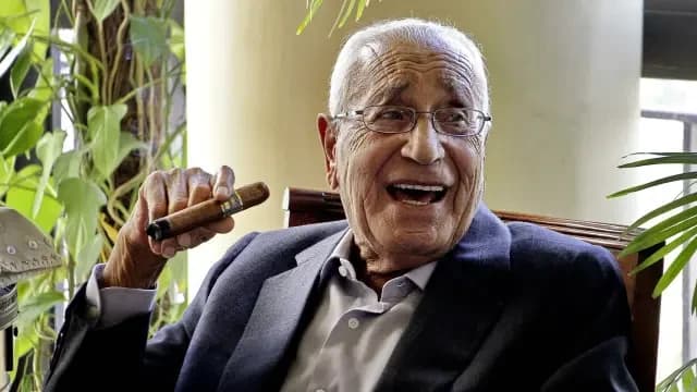 إبراهيم أبو عواد يكتب: صناعة المصطلحات السياسية بين محمد حسنين هيكل وعبد الباري عطوان