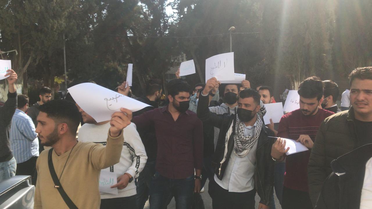 طلاب أردنيون يرفضون منحاً دراسية قدمتها جامعة إماراتية..رفضا للتطبيع