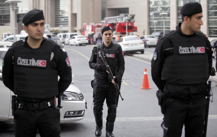 اعتقال 73 تركيًا بينهم عسكريون بتهمة "غولن"