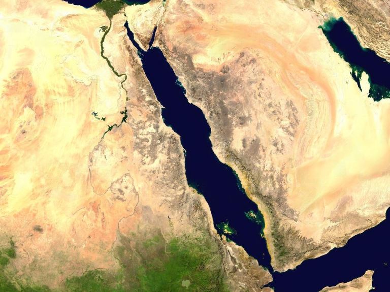 غافلت الجميع".. تقارير دولية تكشف سيطرة الإمارات علي جنوب البحر الأحمر