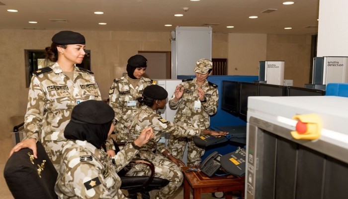الكويت تدرس بجدية ضم النساء إلى الجيش