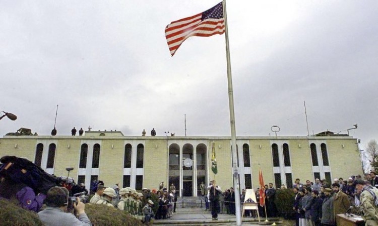 السفارة الأمريكية في كابول تدمر “المواد الحساسة”
