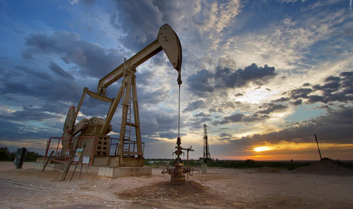 النفط يصل لأعلى مستوياته منذ شهر وسط توقعات بارتفاع الطلب
