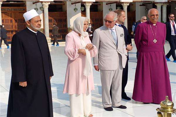 مصر : الأمير تشارلز وزوجته يصلان الجامع الأزهر