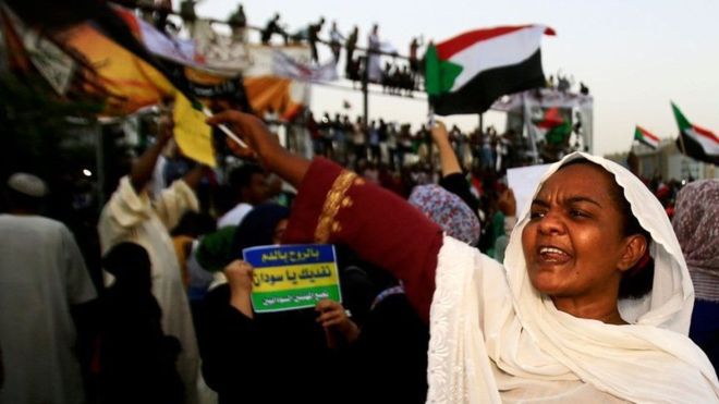 دعوات لمظاهرات حاشدة بالسودان و مطالب بإسقاط الحكومة