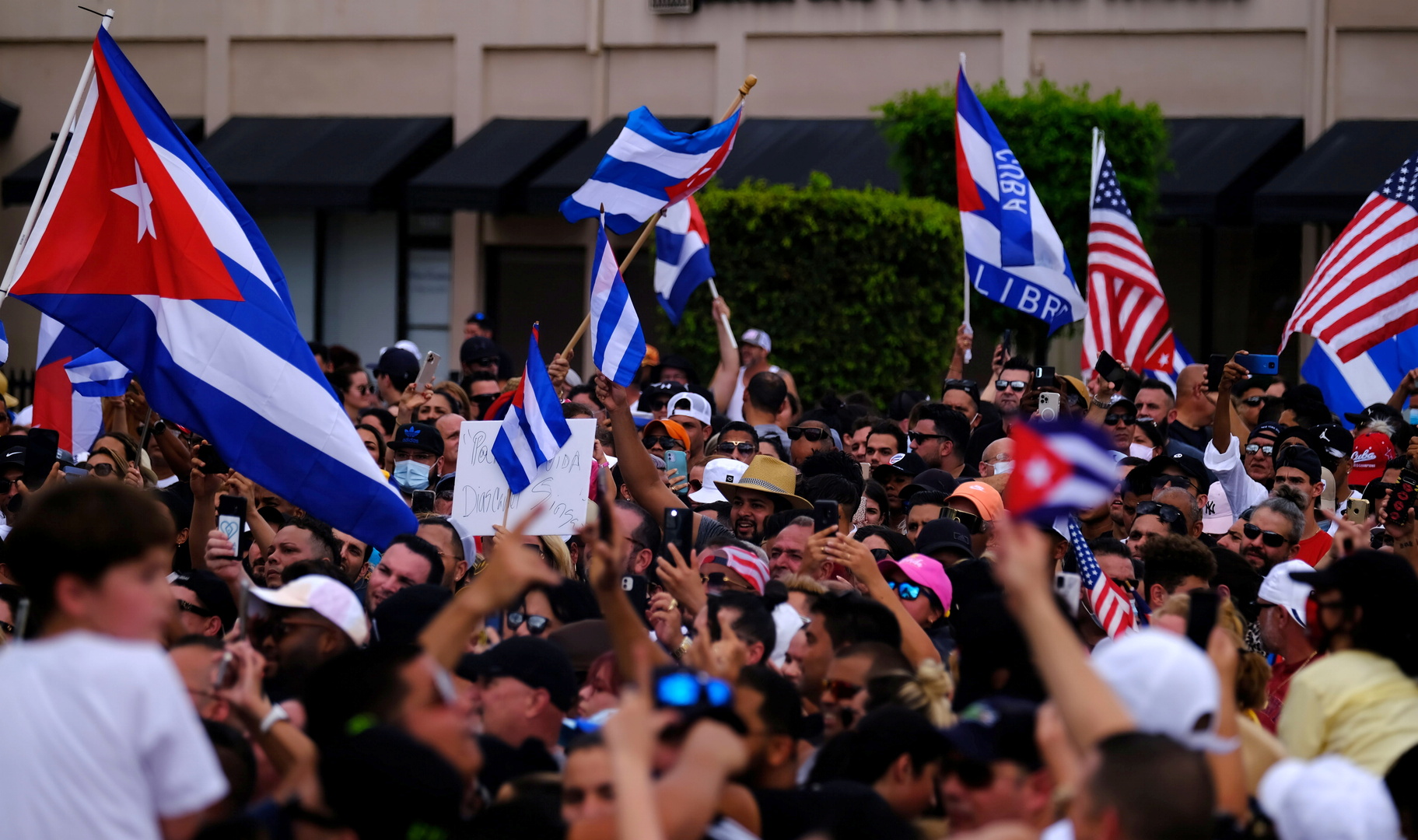 مصطفي السعيد يكتب : الشعب الكوبي يهزم الثورة الملونة المدعومة أمريكيا