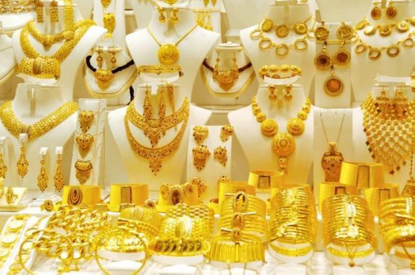 المصريون يفرون إلى الذهب.. تقرير يرصد زيادة كبيرة في مبيعات المعدن الأصفر
