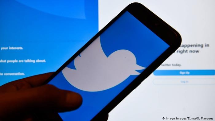 "تويتر" يشهد زيادة في طلبات الحكومات لحذف محتويات على منصته