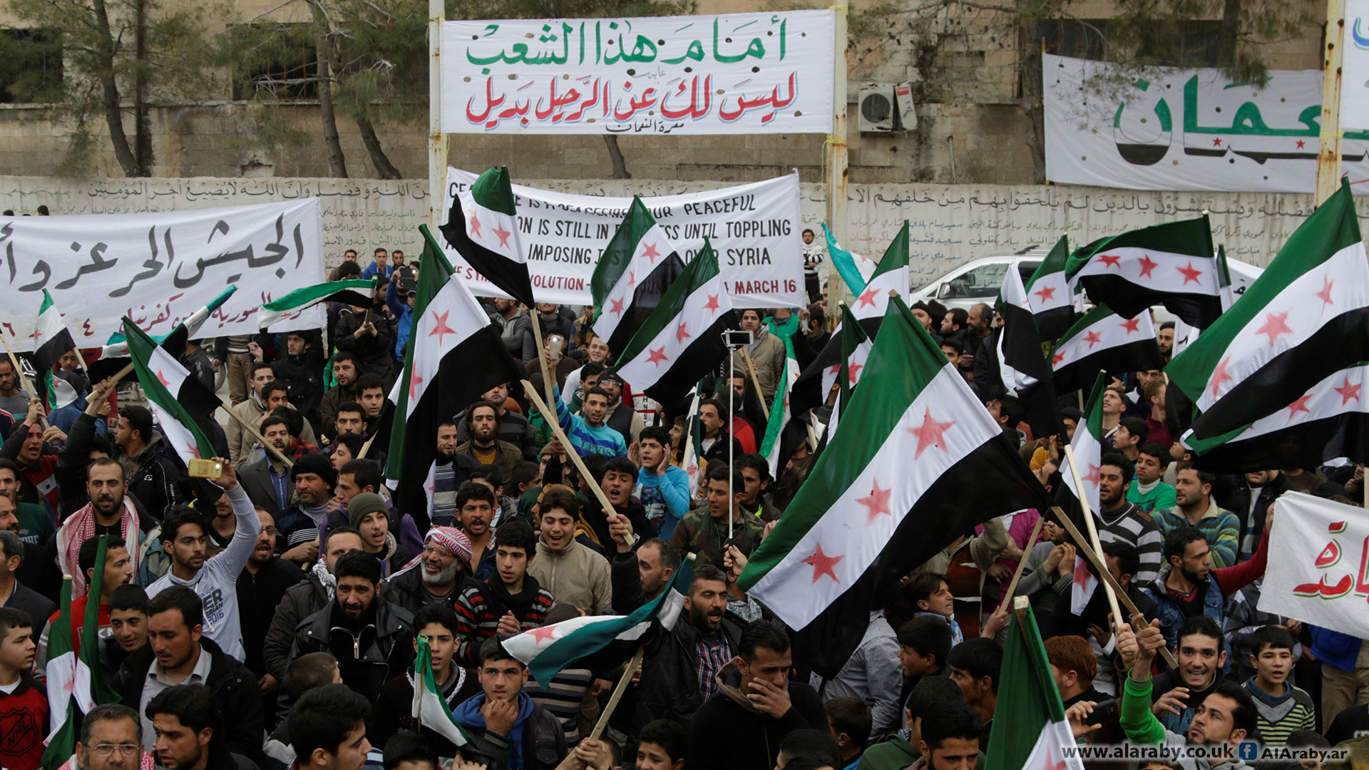 المعارضة السورية.. التزام بالمسار السياسي وسط آمال ضعيفة