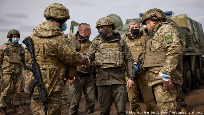ليبراسيون: الحرب في أوكرانيا.. تهديد حقيقي أم مجرد خدعة؟