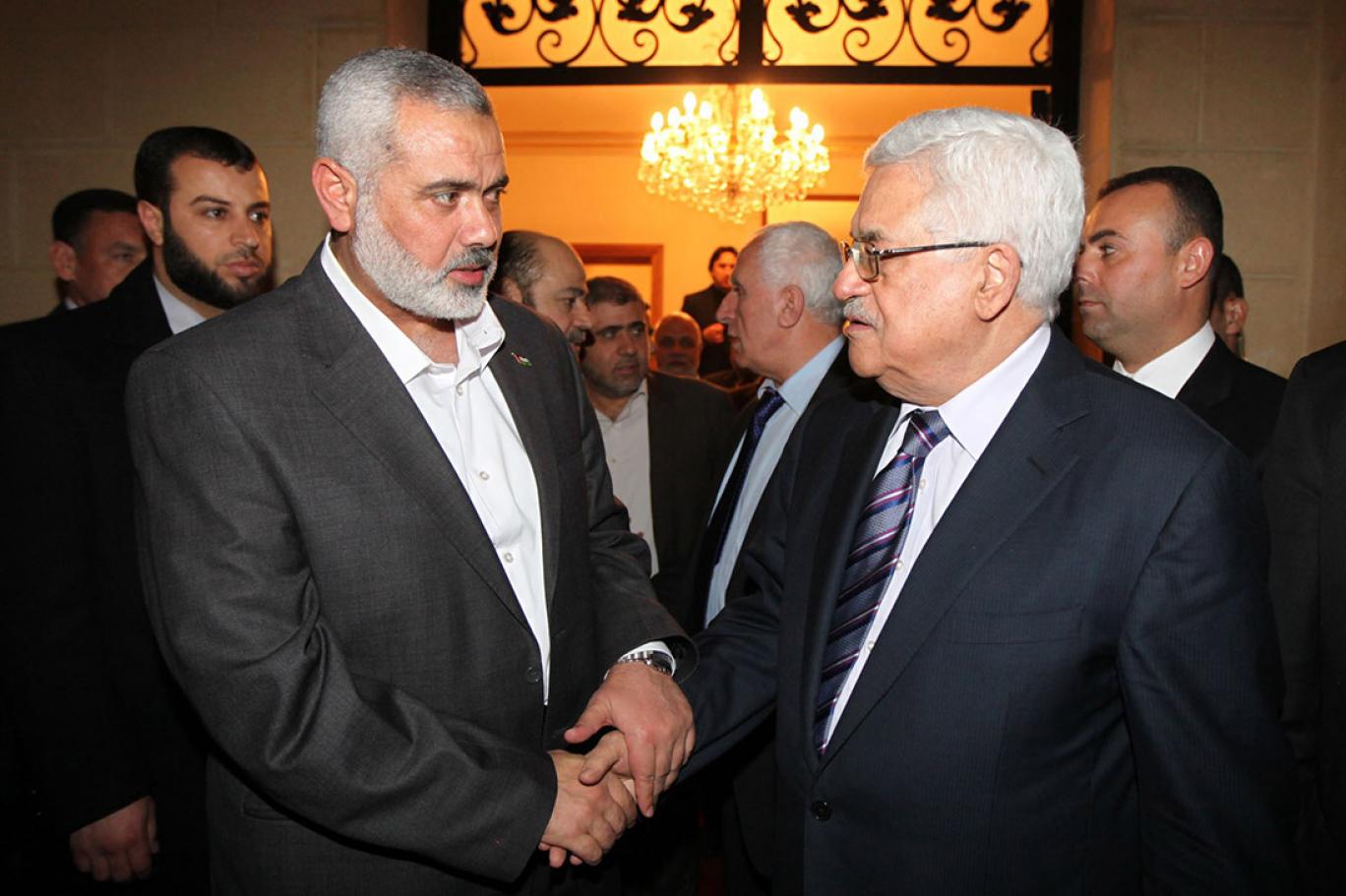 مصادر: لا يوجد أي اتصالات لترتيب لقاء بين عباس وهنية في القاهرة