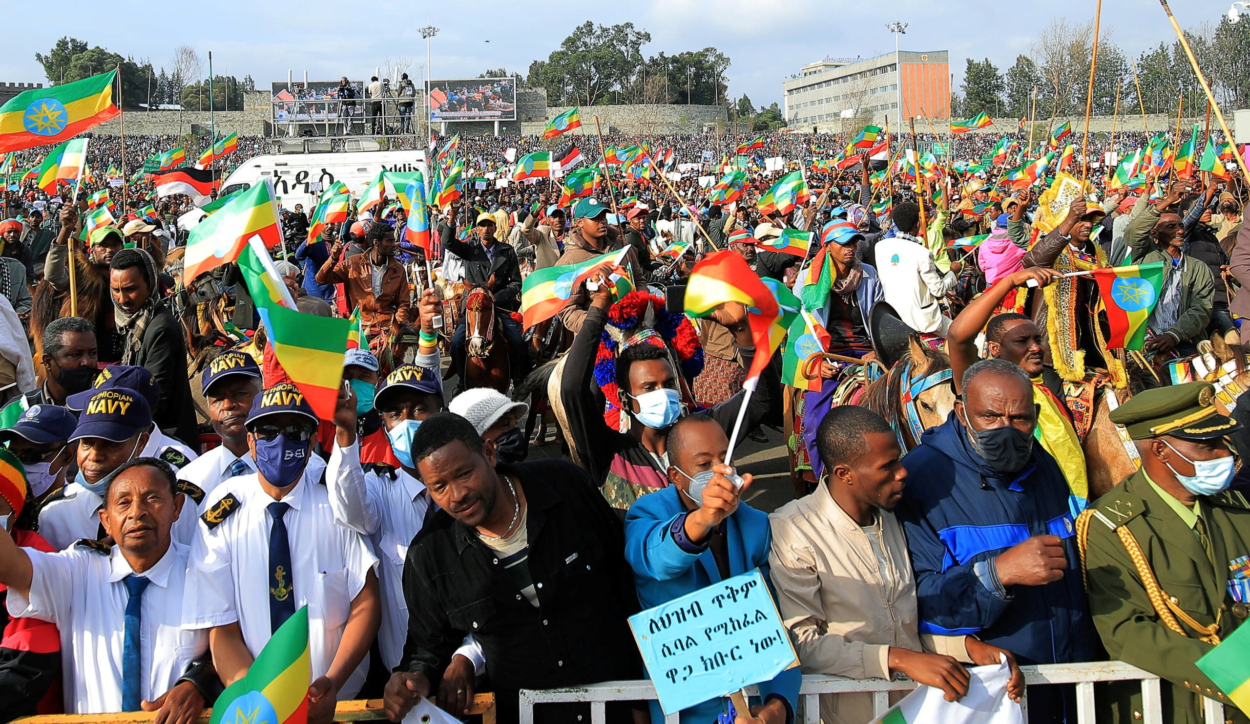 وسط احتدام المعارك الدامية.. تحذير من أخطار حرب أهلية طاحنة في إثيوبيا وجهود أفريقية لإيجاد حل سلمي للأزمة قبل الكارثة