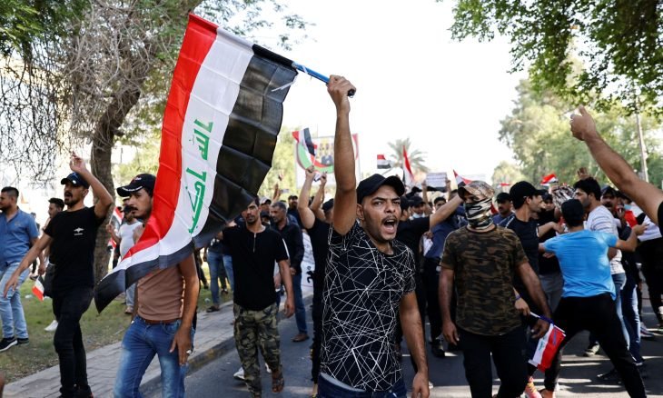 العراق: مواجهات بين متظاهرين مناصرين للأحزاب الخاسرة بالانتخابات البرلمانية وقوات الأمن في بغداد- (فيديوهات)