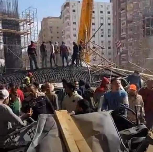 بالفيديو والصور : انهيار كوبري تحت الإنشاء الهرم