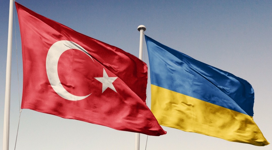 وزيرا الدفاع التركي والأوكراني يبحثان التعاون في الصناعات الدفاعية