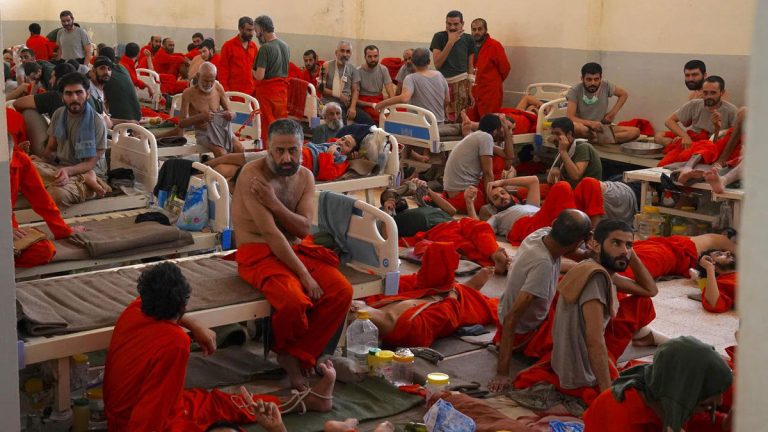 6 أيام دموية.. سجن "غويران" تحت السيطرة واستسلام عناصر تنظيم "داعش"