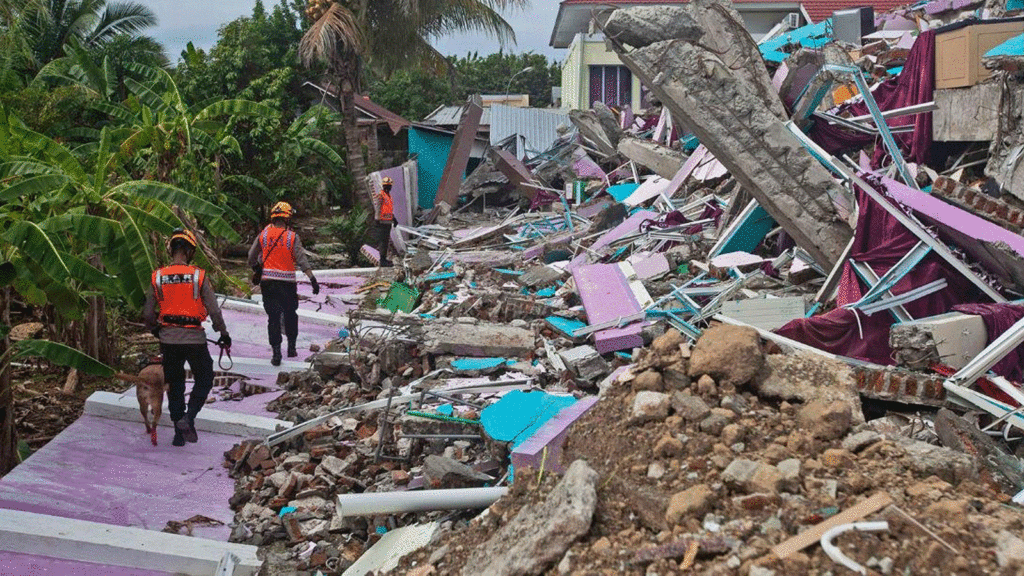 زلزال إندونيسيا دمر نحو 350 منزلا وشرد 800 شخص