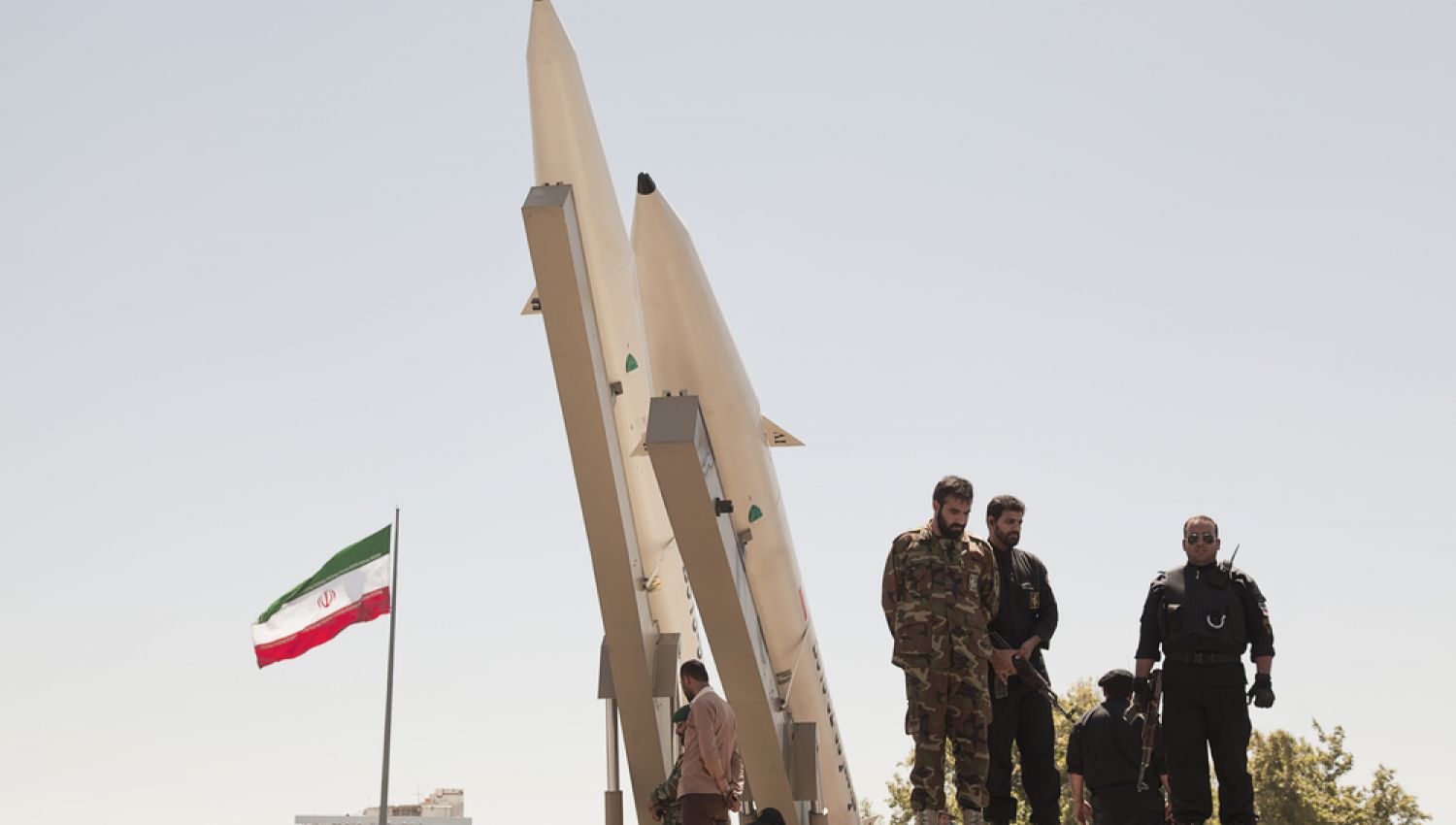رغم تحدياتها الاقتصادية.. إيران تضاعف المخصصات المالية للدفاع عام 2022