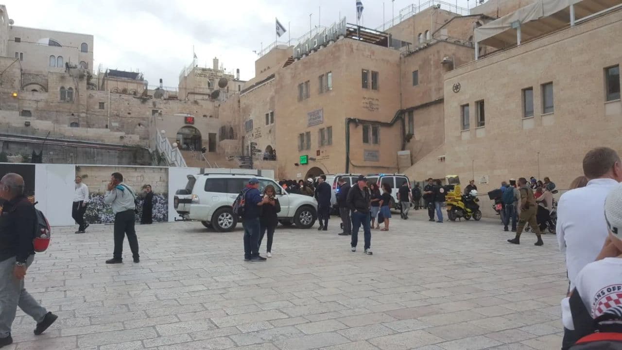 مصادر عبرية: إصابات بعملية طعن داخل البلدة القديمة في القدس المحتلة.