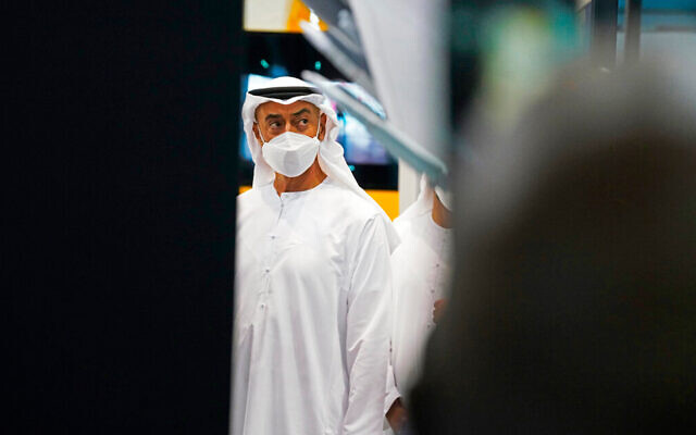 بن زايد يزور جناح "إسرائيل" في معرض دبي للطيران ويبدي اهتمامه بأقمار التجسس