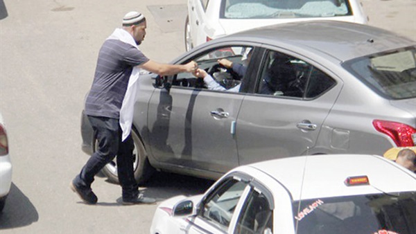 رئاسة الوزراء المصرية تراجع تطبيق قانون تنظيم إنتظار المركبات