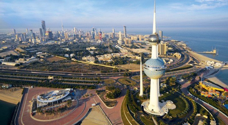 ولي العهد الكويتي يبدأ مشاورات تشكيل الحكومة الجديدة
