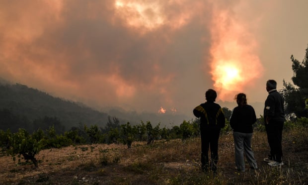 إجلاء الآلاف السكان في جنوب فرنسا بعد انتشار حرائق الغابات