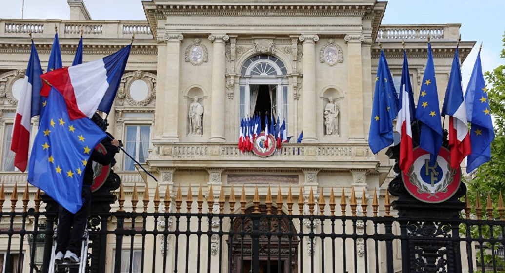 باريس تطالب الجزائر باحترام السيادة الفرنسية