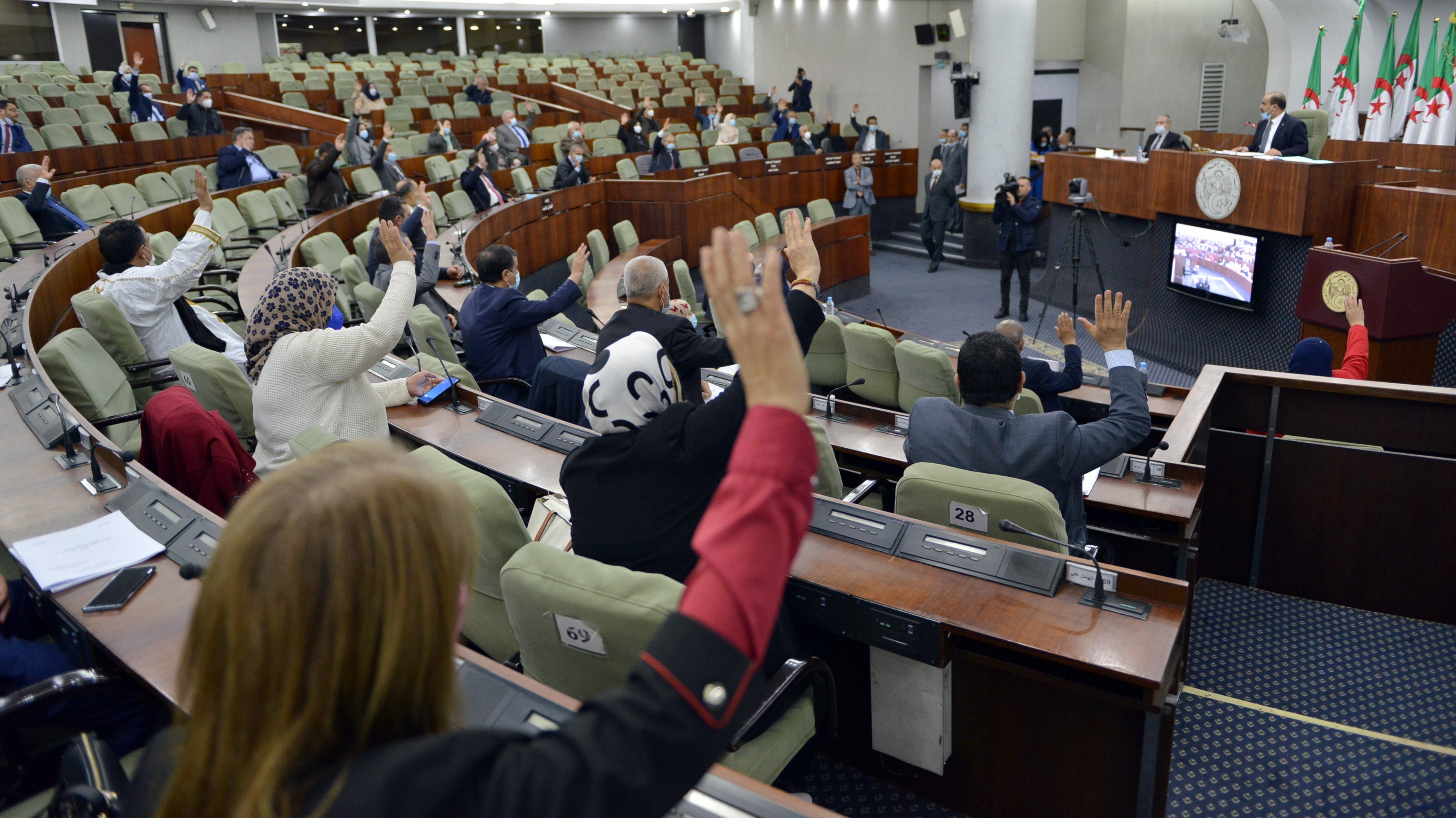 100 برلماني جزائري يتقدمون بمشروع قانون لتجريم الاستعمار الفرنسي